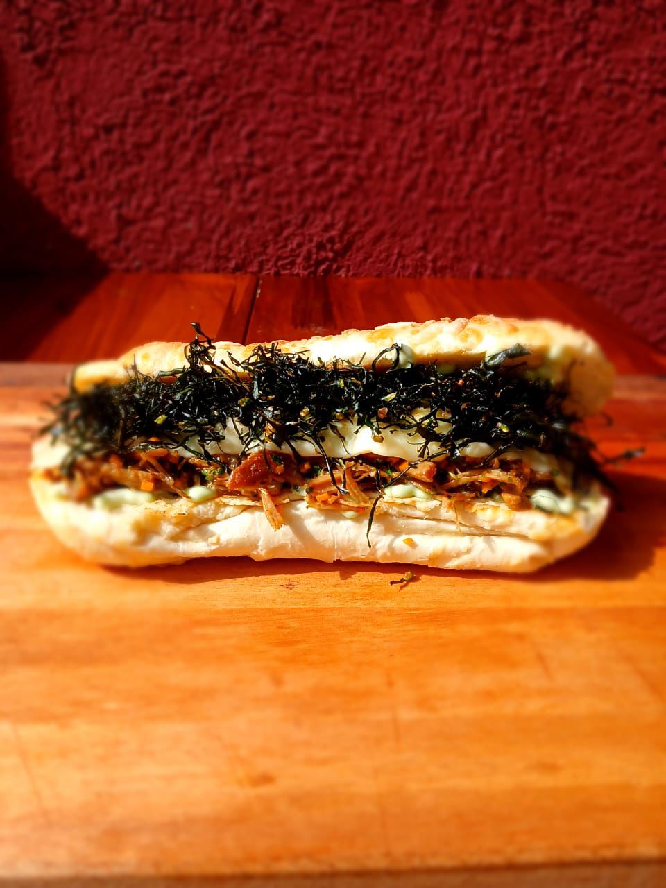 Mineirinho — pernil desfiado com crisps de couve
