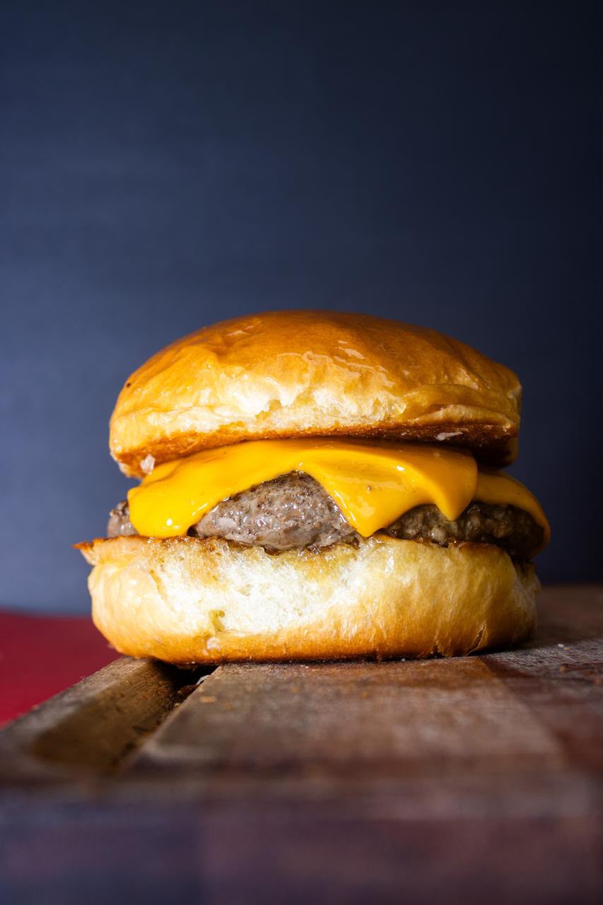 Street Cheese — burger de fraldinha e costela com muçarela